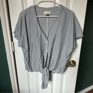 Universal Thread Top Size: L